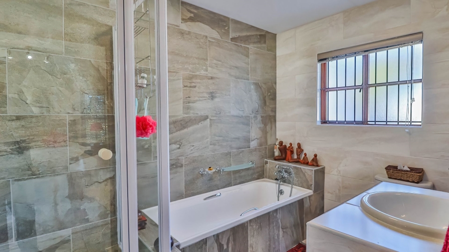 5 Bedroom Property for Sale in Long Acres Country Estate Western Cape